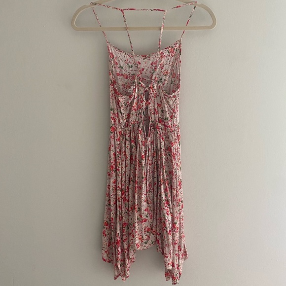 ✨En Cremé floral spaghetti strap dress✨ - Picture 11 of 11